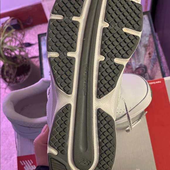 New Balance All White Leather Shoes - Picture 5 of 5